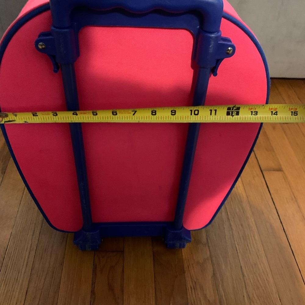 Hello Kitty Sanrio rolling luggage bag. So cute! Some wear on edges and bottom - Picture 8 of 12
